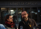 Benet Salellas i Natàlia Sànchez CUP davant dels Jutjats de Girona 21D Benet Salellas i Natàlia Sànchez CUP eleccions 21D Girona